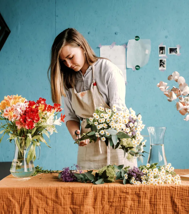 Eine Beauty-Professional bei der Arbeit